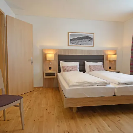 Pradas Brigels.15 Apartment Breíl